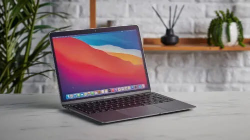 Стоит ли брать MacBook Air на M1 в 2025 году? Легендарный ноутбук подойдёт далеко не всем