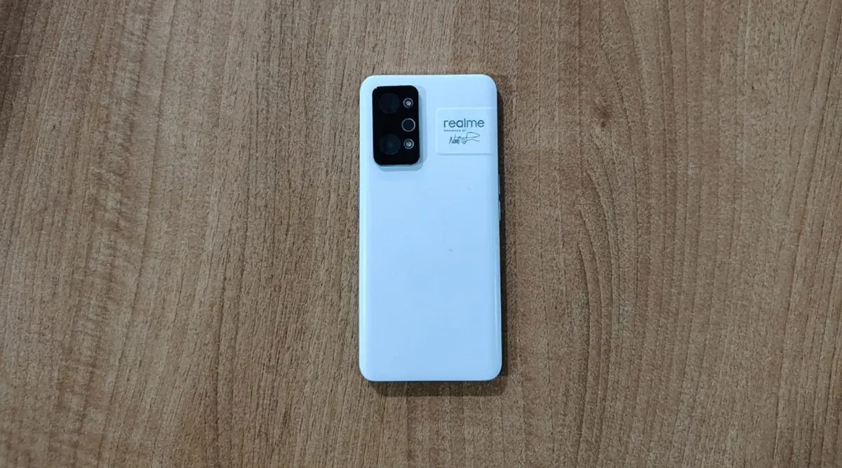 Забытый флагман Realme вновь появился на Маркете. Стоит ли хватать этот смартфон?