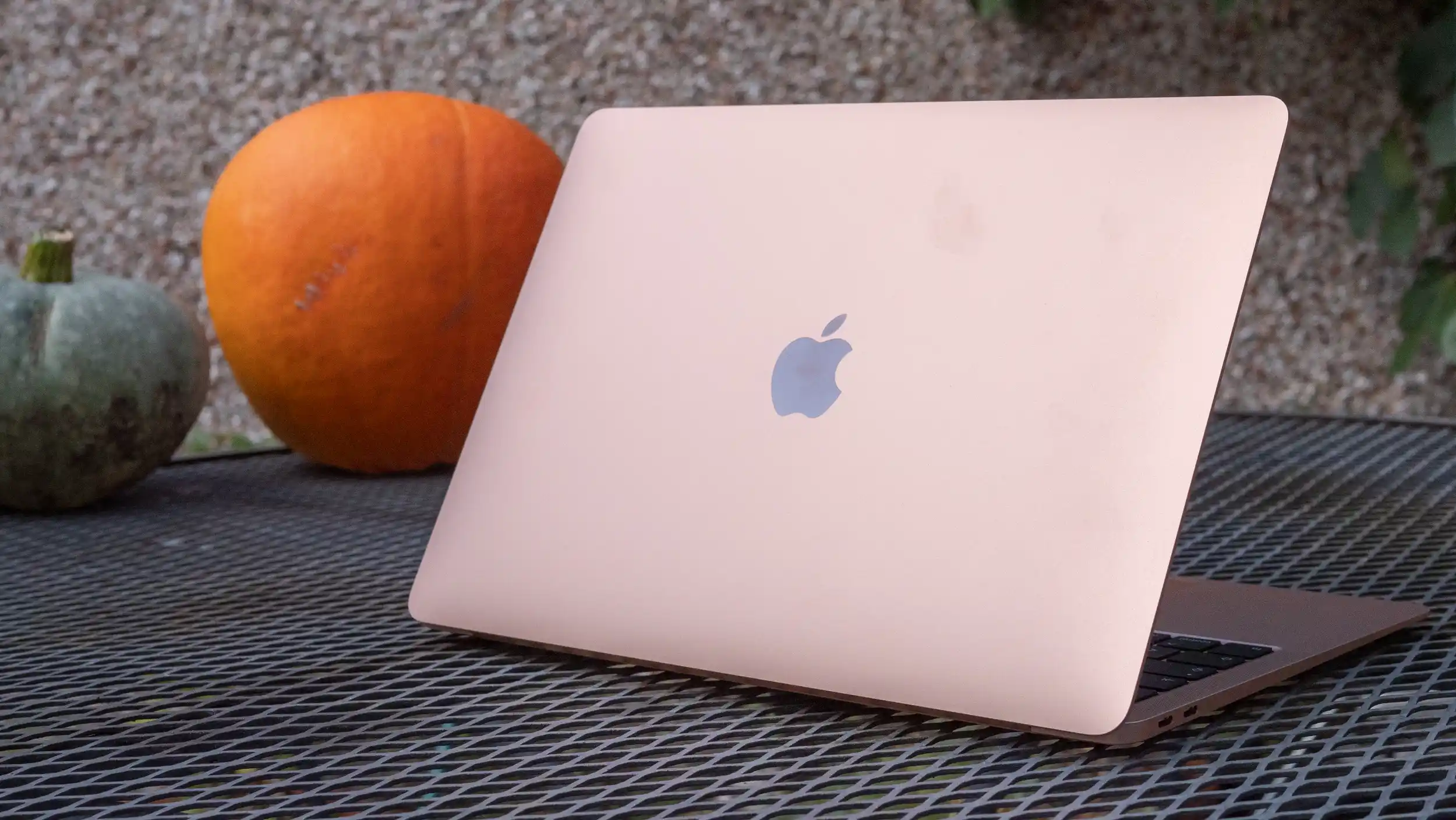 Прайс на MacBook Air M1 пробил психологическую отметку. Его можно смело брать и в 2024 году