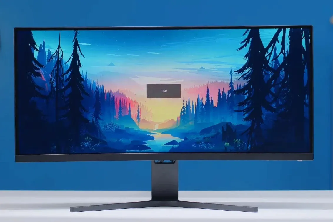 Это лучший монитор для шутеров и RPG. Ультраширокий Xiaomi Curved Display подешевел на Маркете