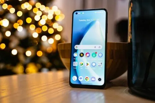Смотрите, что Realme предлагает всего за 16 тысяч рублей. Яркий AMOLED-экран, 108-мегапиксельную камеру и сверхбыструю зарядку
