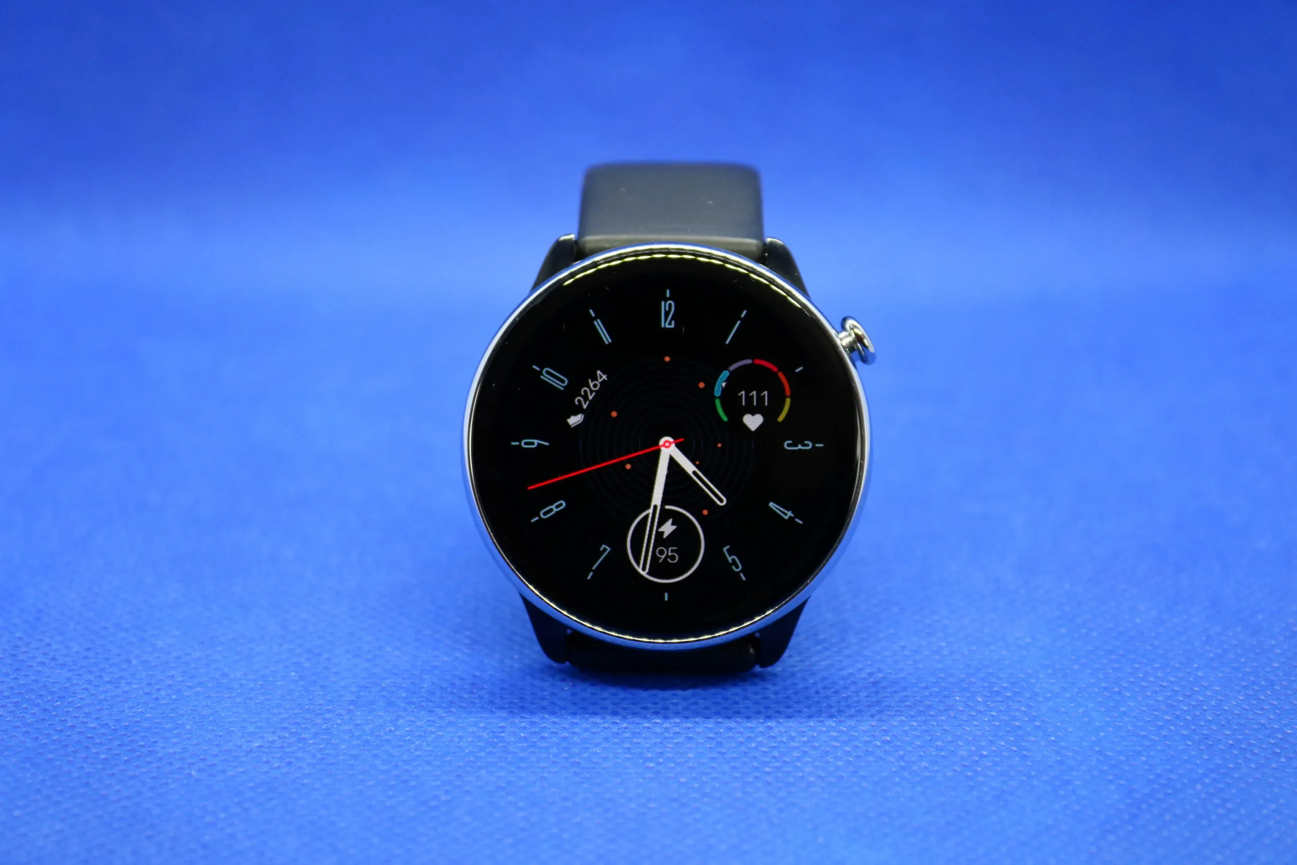 Суперкомпактные смарт-часы Amazfit рухнули в цене. У них всего один недостаток