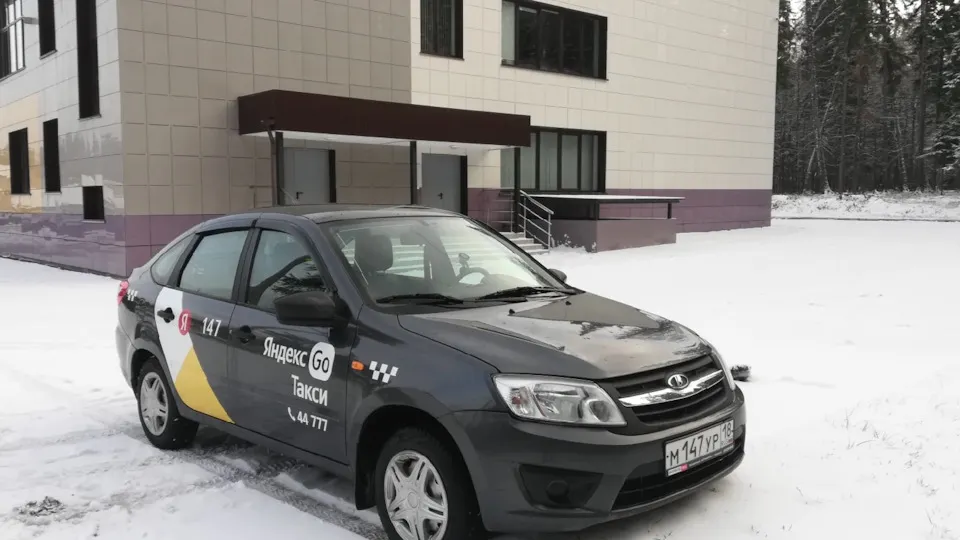 Сколько можно заработать в «Яндекс Такси», если вкалывать без выходных? Выгодное, но опасное занятие