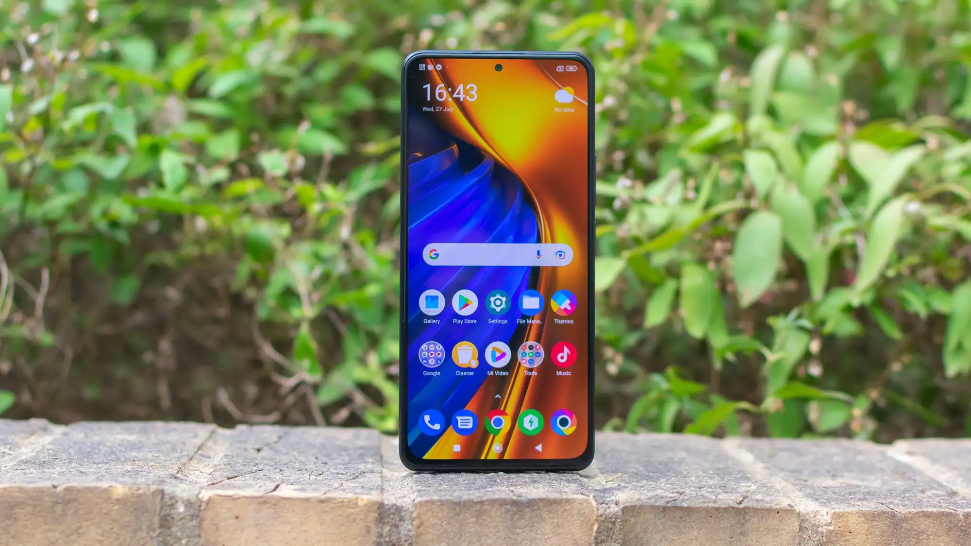 Легендарный Xiaomi Poco сливают за бесценок. Его можно смело брать и в 2024 году