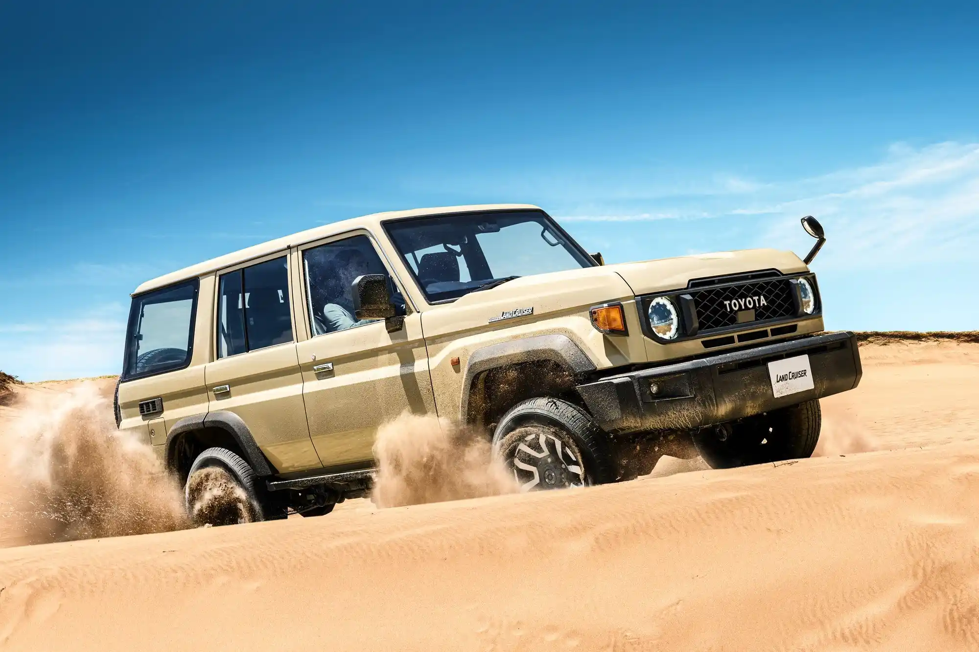 Toyota Land Cruiser 70 здорово подешевел в России. Олдскульный «крузак» отдают со скидкой 600 тысяч рублей