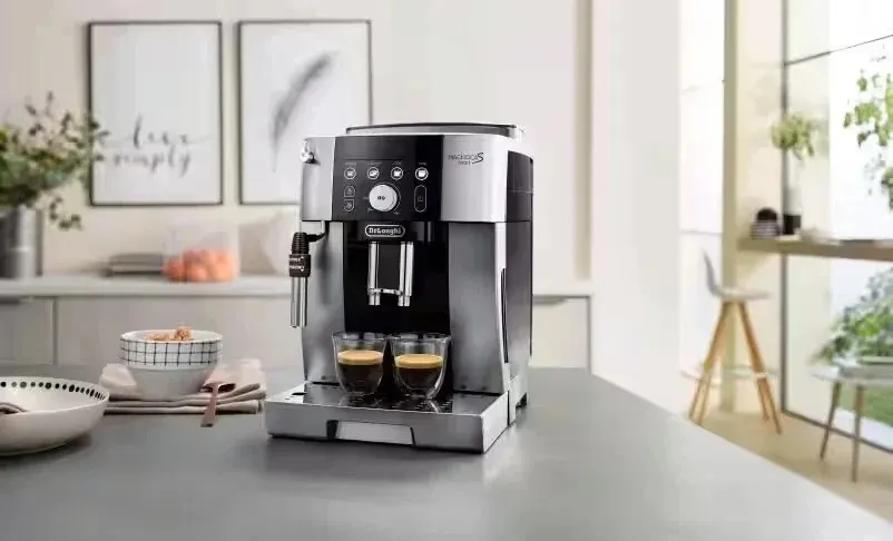 «Пенка просто супер». Топовую кофемашину De’Longhi отдают с хорошей скидкой