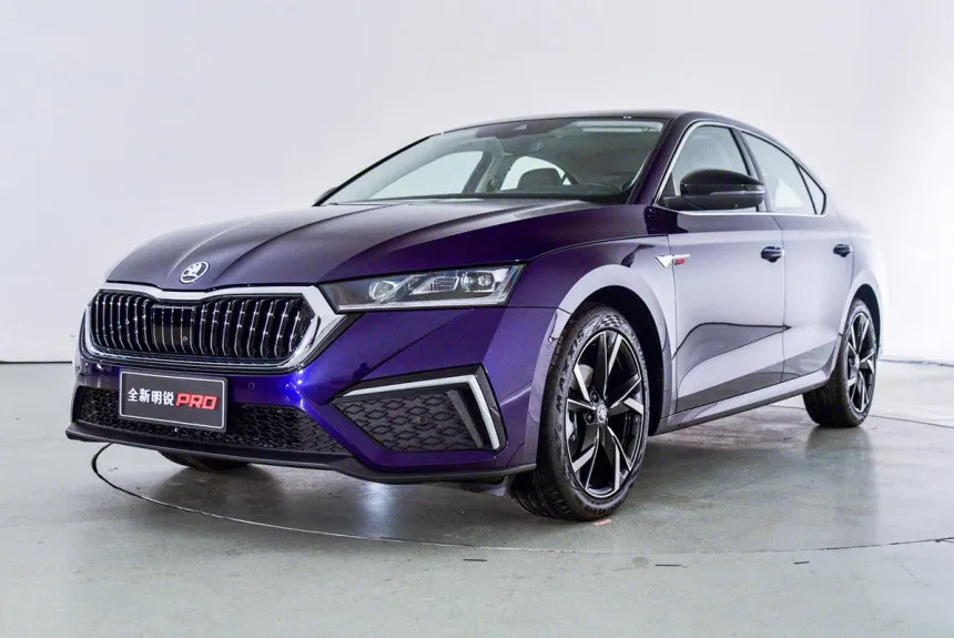 В Россию привезли Skoda Octavia Pro. Цена чуть ниже психологической отметки