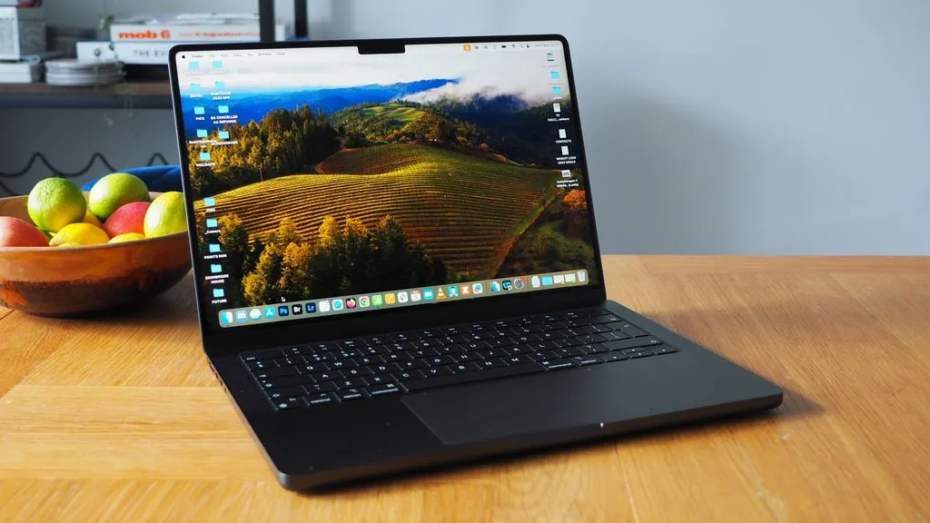 Топовый MacBook Pro рухнул в цене ниже психологической отметки. У него свежий чип M3 Pro и чёрный корпус
