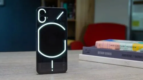 Nothing Phone (1) сливают в России за бесценок. Его можно смело брать и в 2024 году 