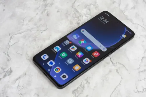 5 смартфонов Xiaomi, которые лучше обходить стороной. От провального бабушкофона до переоцененного субфлагмана