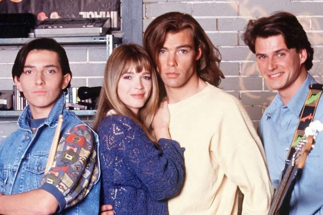 Легендарный сериал 1990-х выходит до сих пор. Что стало с героями «Элен и ребята» в 2024 году?