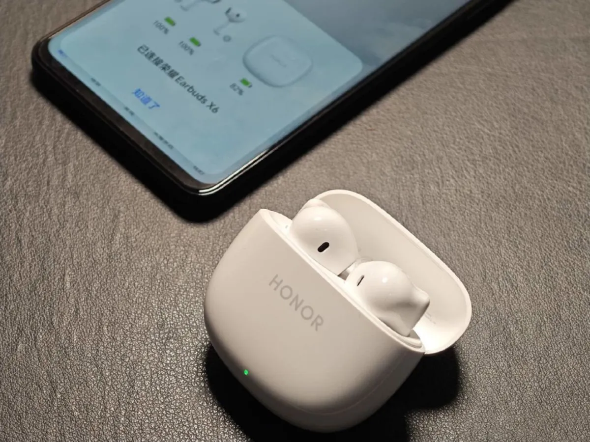Honor Earbuds X6 появились в России. Это очень легкие наушники с хорошим звуком и большой батареей