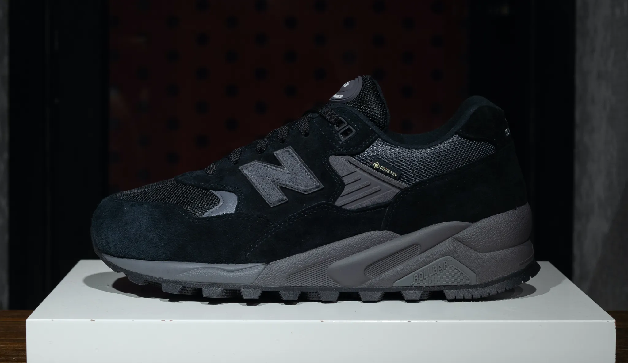Кроссовки от New Balance получили сочные скидки на Joom. Это подарок для поклонников бренда