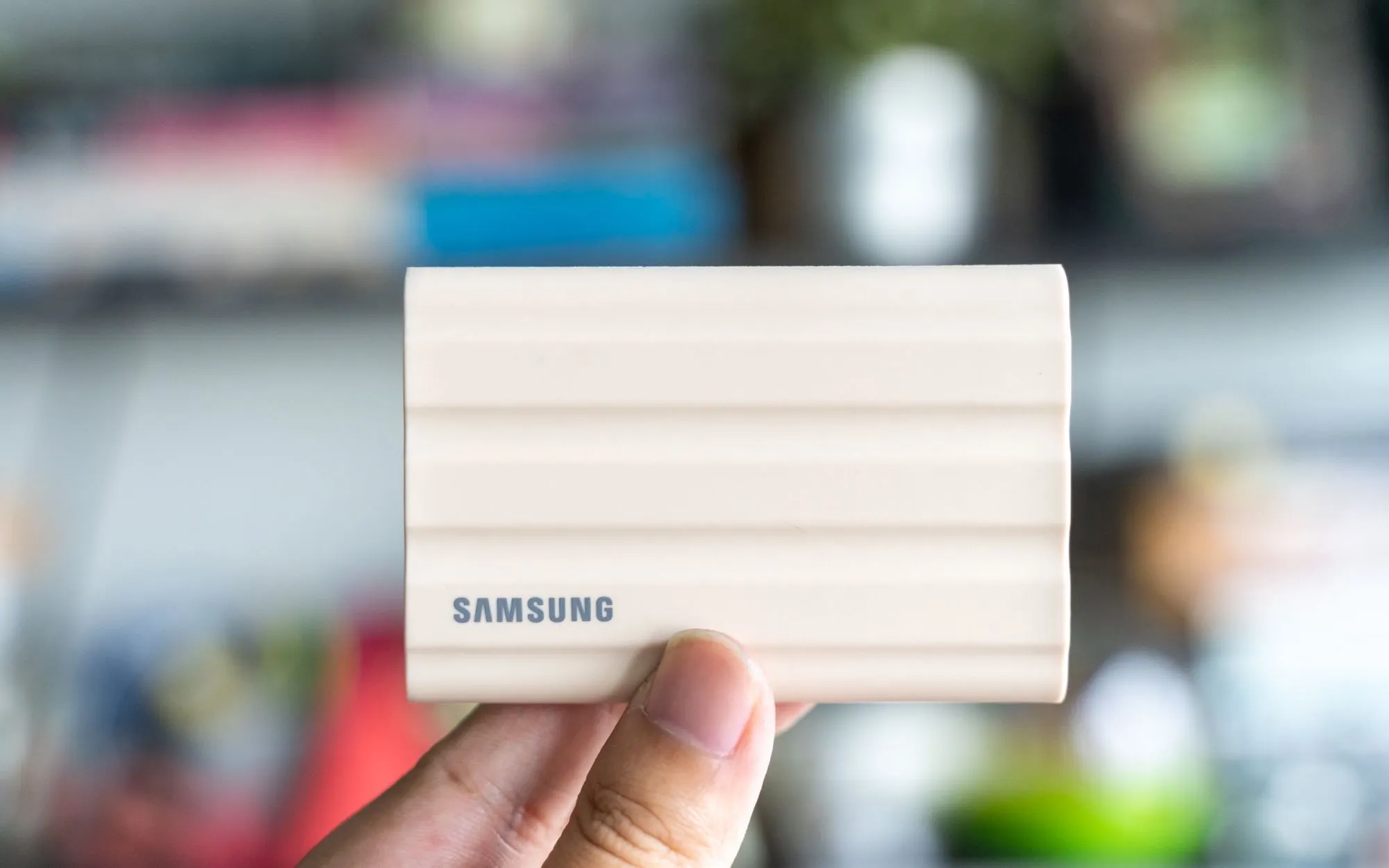 Лучший SSD от Samsung сливают за смешные деньги. У него высокая скорость и противоударный корпус
