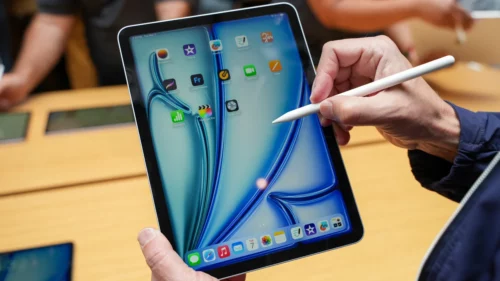 Из комплекта новых iPad пропал легендарный аксессуар. Apple покусилась на святое