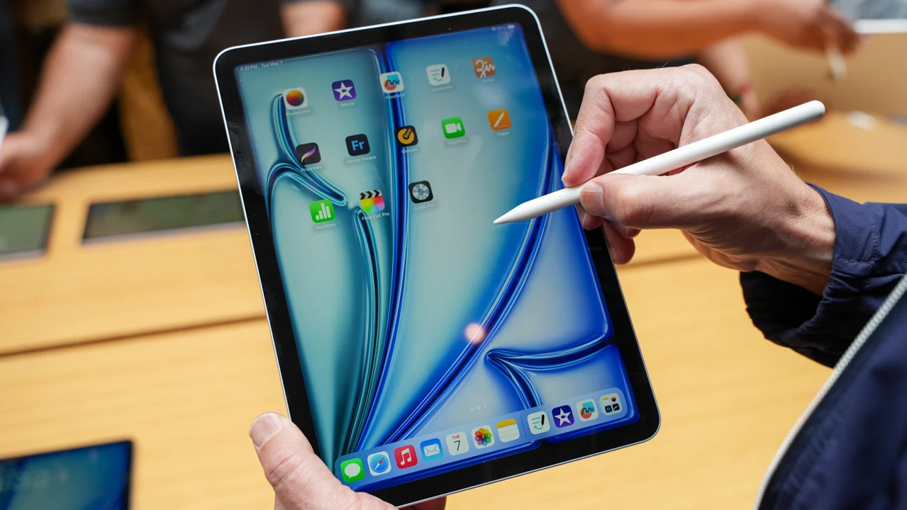 Из комплекта новых iPad пропал легендарный аксессуар. Apple покусилась на святое