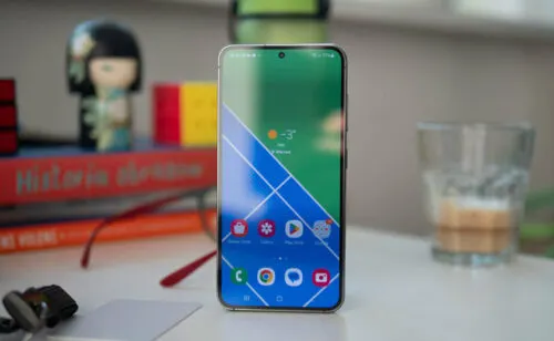 Лучший компакт Samsung Galaxy подешевел в России. Его можно смело брать и в 2024 году