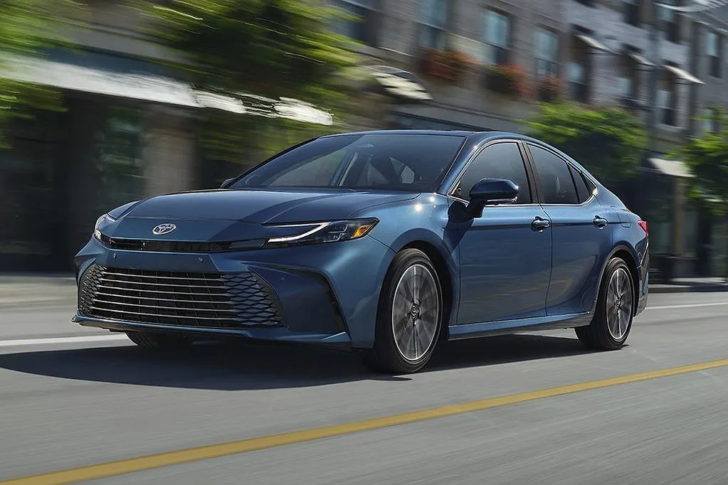 Новейшая Toyota Camry подешевела в России. Ценник вполне адекватный по нынешним меркам
