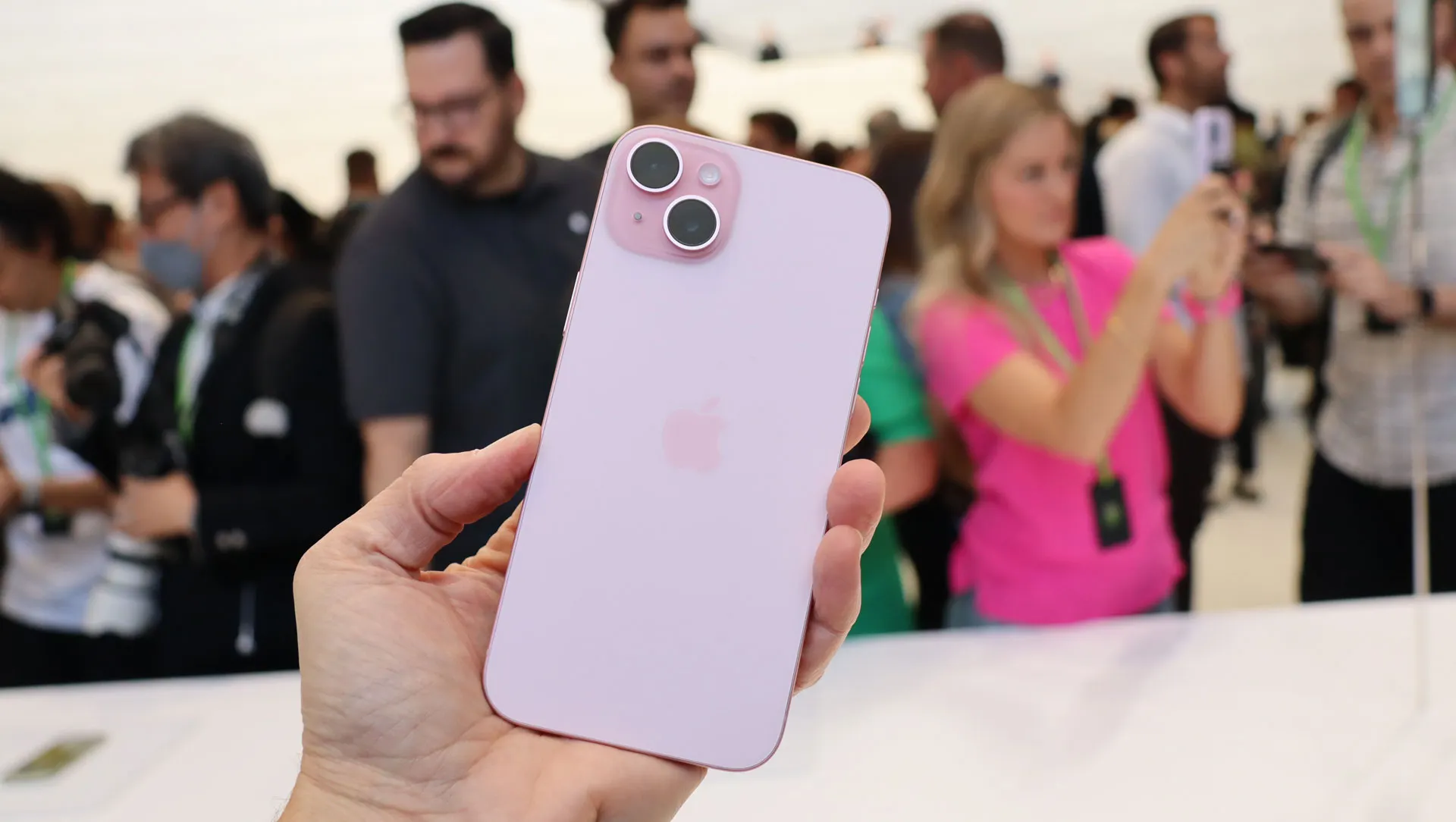 Этот iPhone брать нельзя. Есть 2 альтернативы