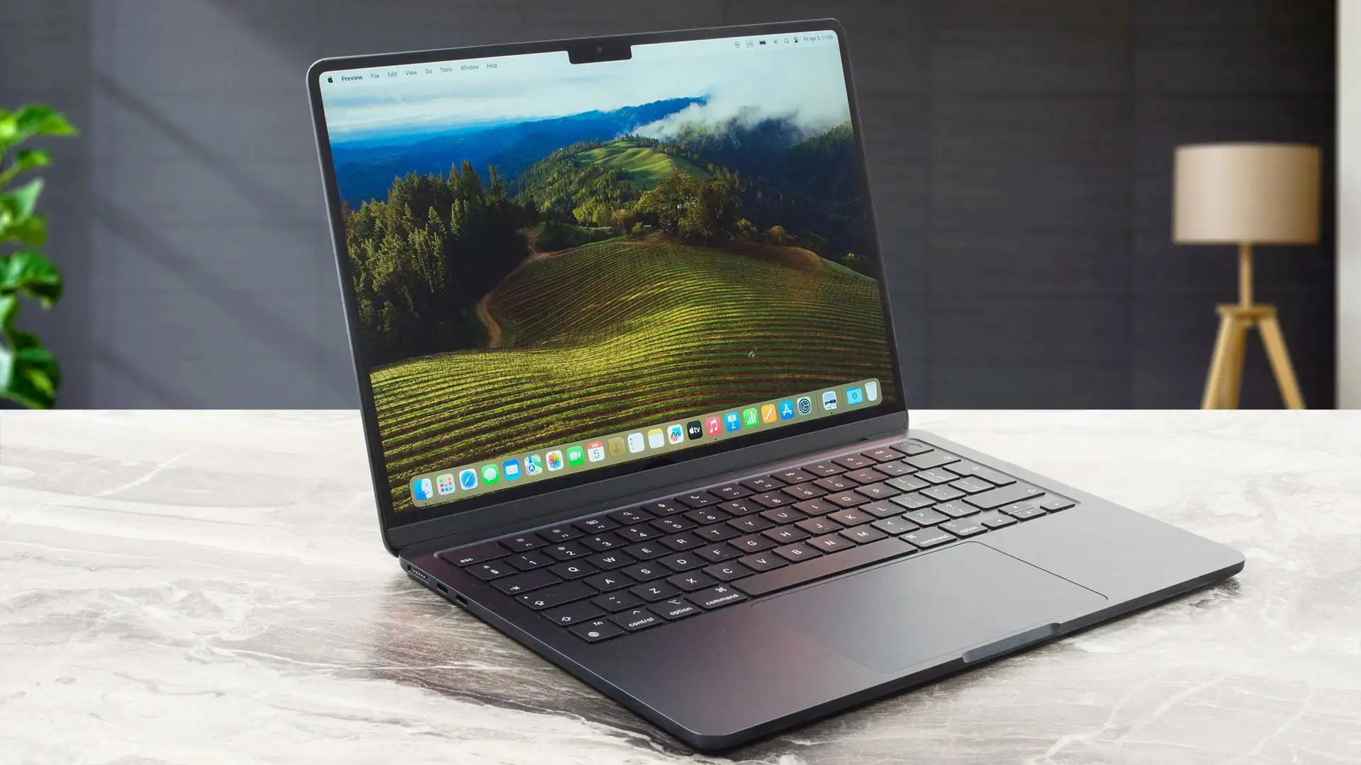 Лучший MacBook с чипом M3 рухнул в цене. Он подойдёт для любых задач и прослужит десять лет