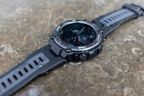 Забытые смарт-часы Amazfit рухнули в цене. У них мощный корпус и безумная автономность