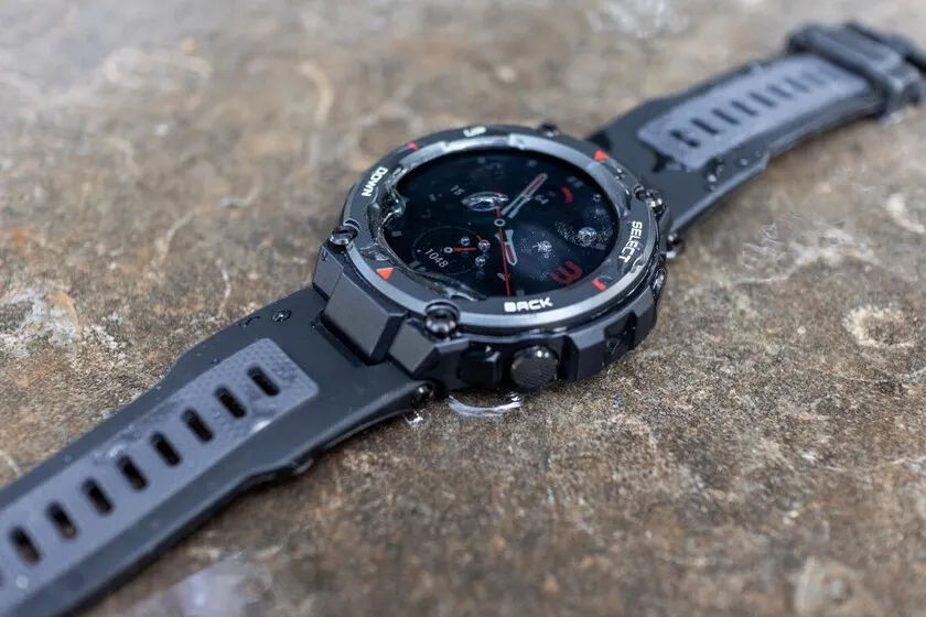 Забытые смарт-часы Amazfit рухнули в цене. У них мощный корпус и безумная автономность