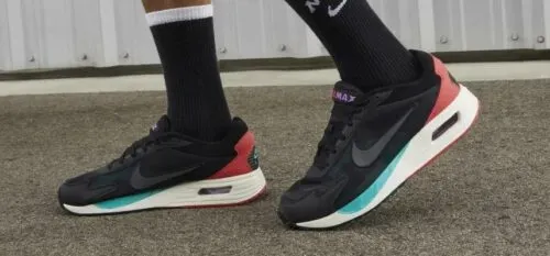 На Joom подешевели кроссовки Nike Air Max. Топовые модели отдают по низким ценам