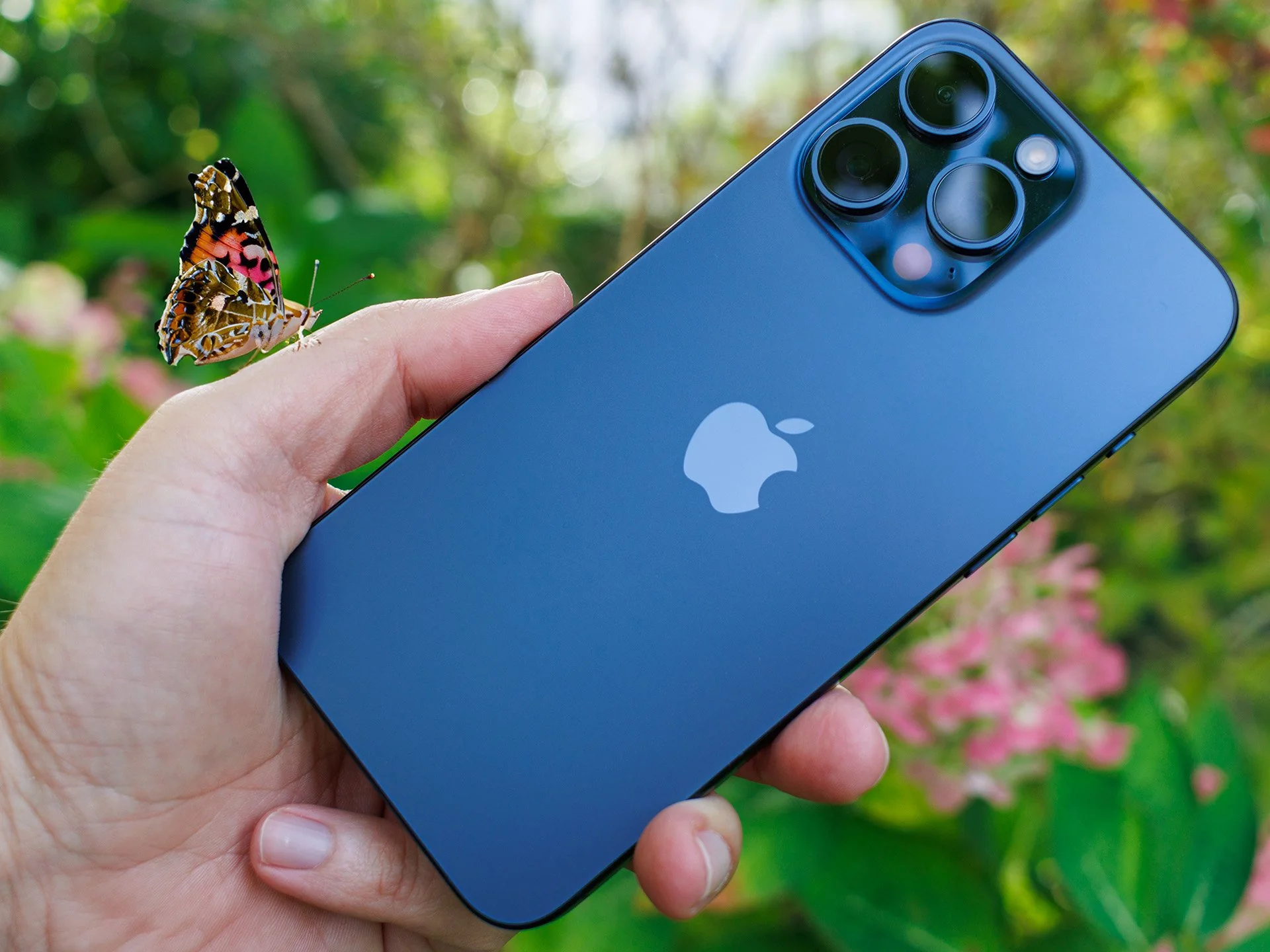 iPhone 15 Pro Max стоит около 100 тысяч рублей. Почему это очень хороший прайс?
