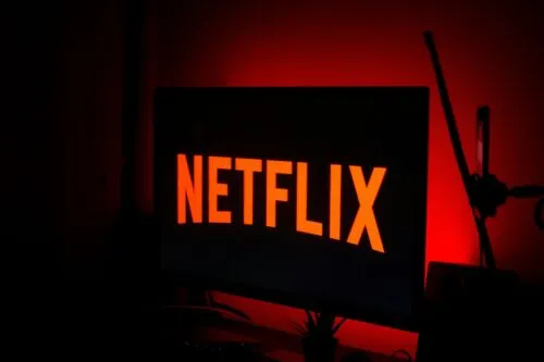 На Netflix вернулась русская озвучка новых сериалов. Сервис готовится к возвращению в Россию?