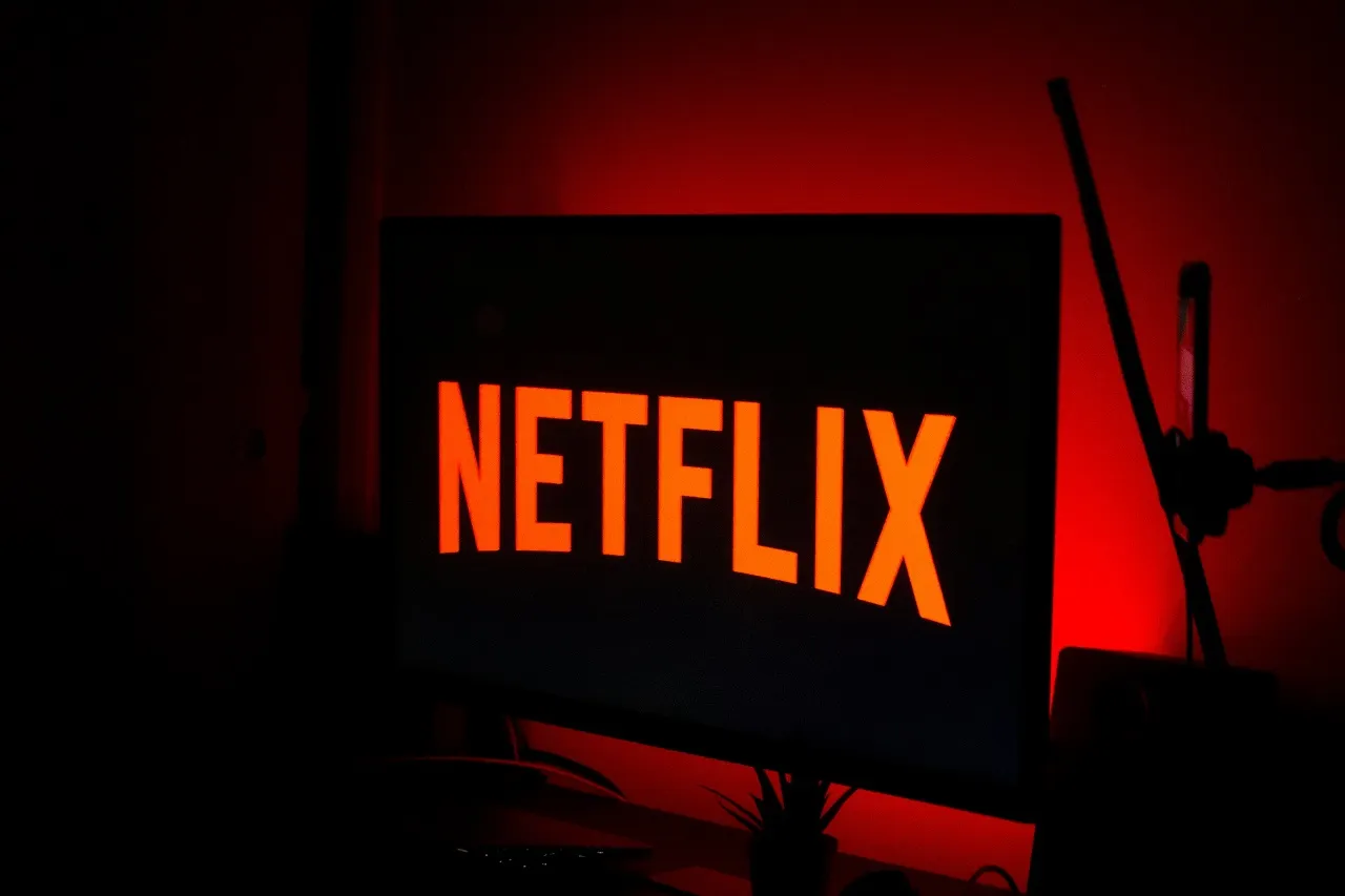 На Netflix вернулась русская озвучка новых сериалов. Сервис готовится к возвращению в Россию?