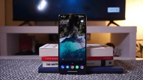 Забытый хит Xiaomi Poco окончательно рухнул в цене. У него нет недостатков за свои деньги