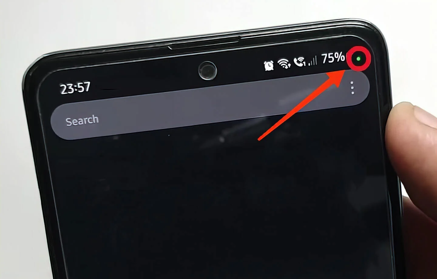 Что означает зеленая или желтая точка на экране iPhone или Android-смартфона? Таким образом ОС забоится о вас