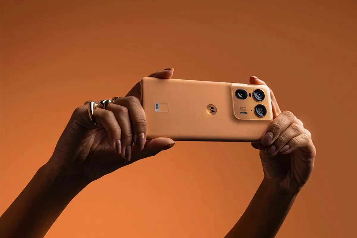 Motorola выпустила смартфон с деревянным корпусом. Это стильный эксклюзив
