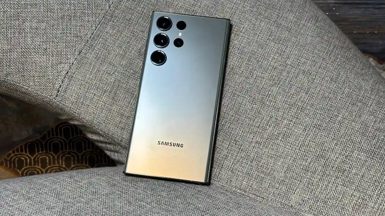 Только этот Samsung Galaxy Ultra стоит брать в 2024 году. Даже не вздумайте переплачивать за другие смартфоны