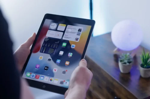Apple прекратила продажи легендарного iPad 9. Стоит ли покупать этот планшет в 2024 году?