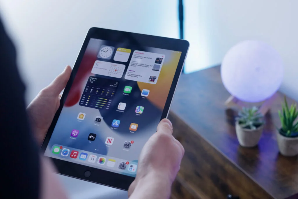 Apple прекратила продажи легендарного iPad 9. Стоит ли покупать этот планшет в 2024 году?