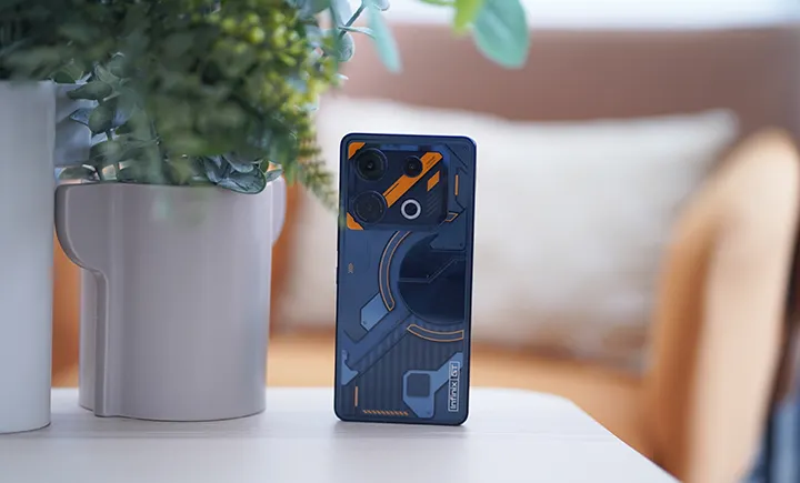 Недооцененный середняк Infinix сливают за бесценок. У него уникальный дизайн и крутое железо 