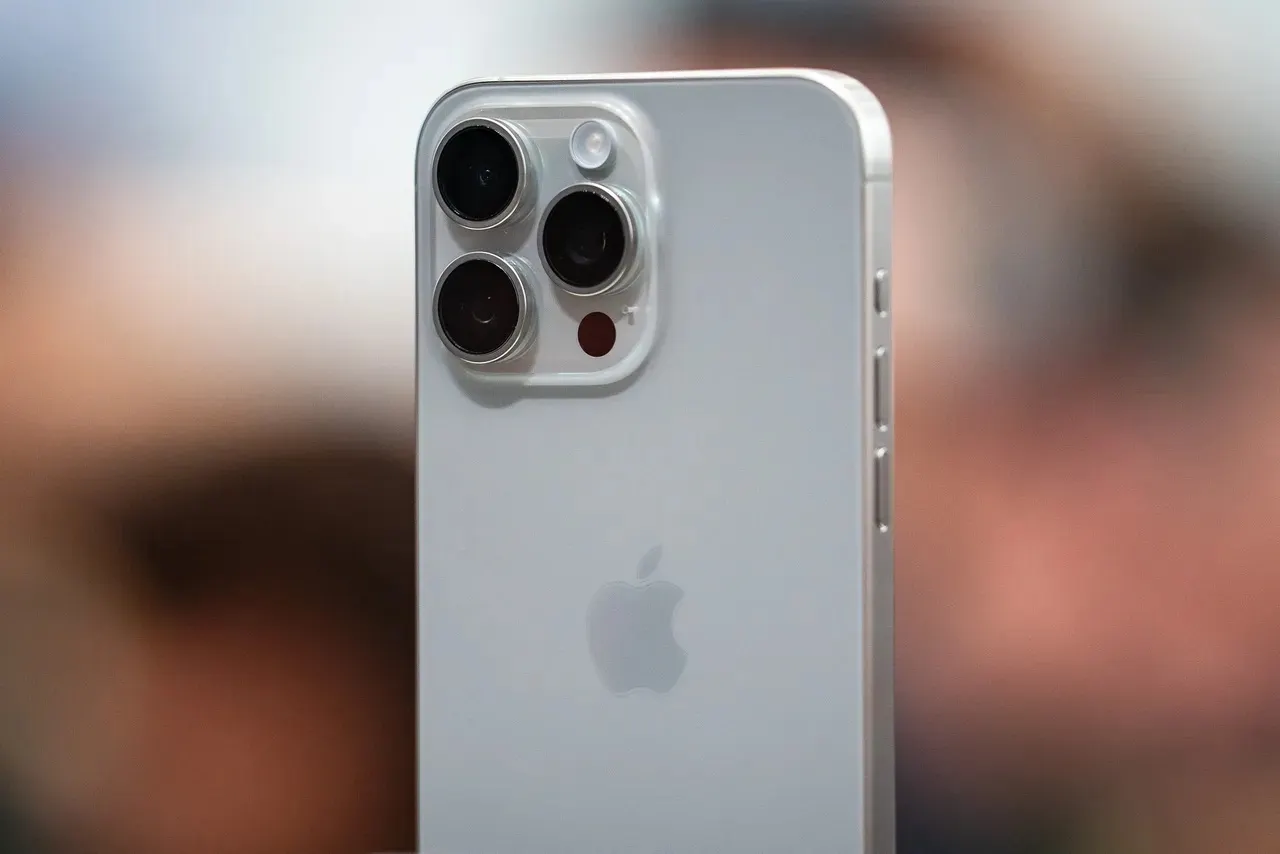 Этот iPhone долго был самым выгодным на рынке, но скоро может стать худшим вариантом для покупки. И вот почему