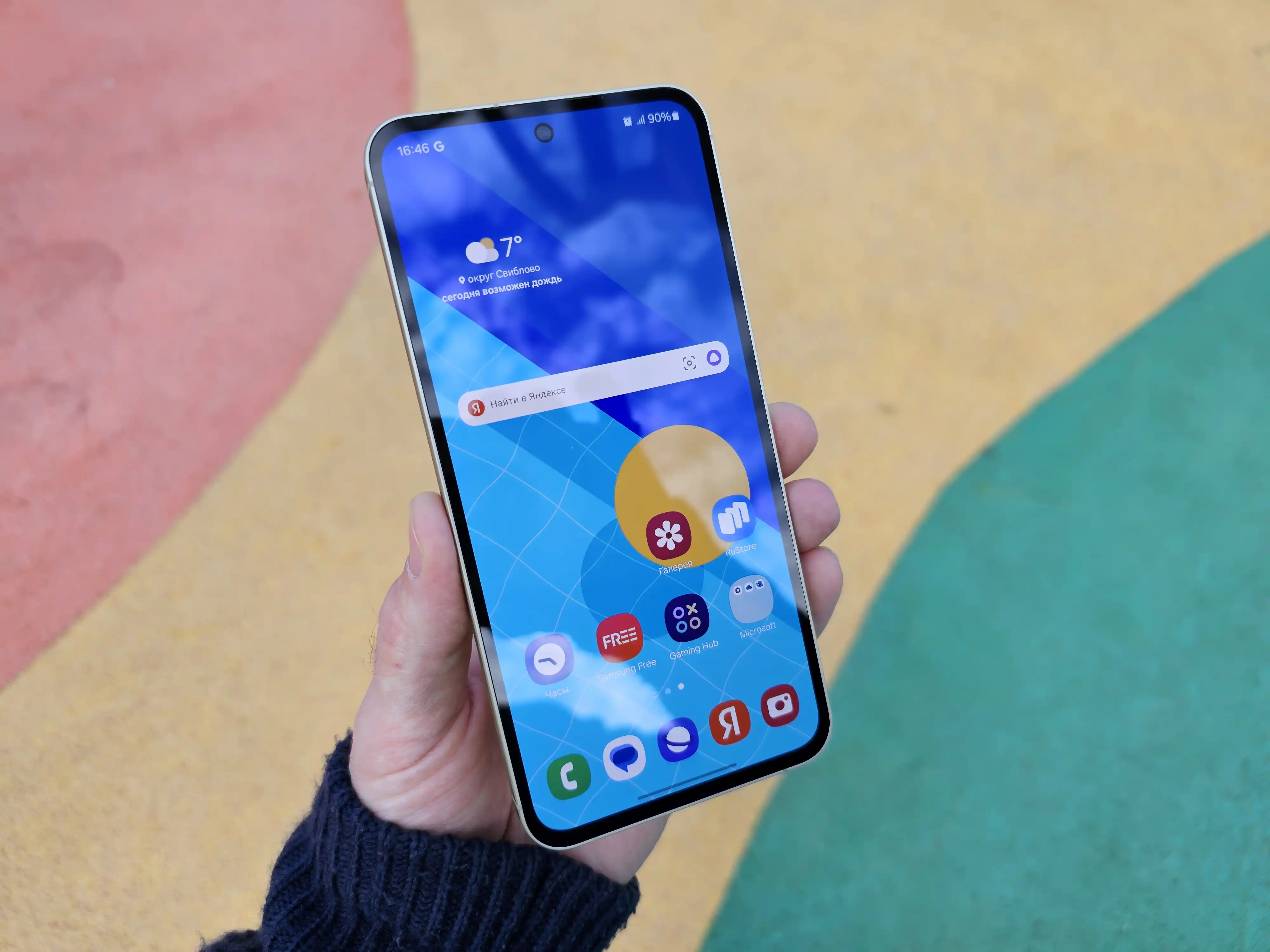 Нет смысла покупать Samsung Galaxy A55. Его уничтожает клевый Xiaomi Redmi