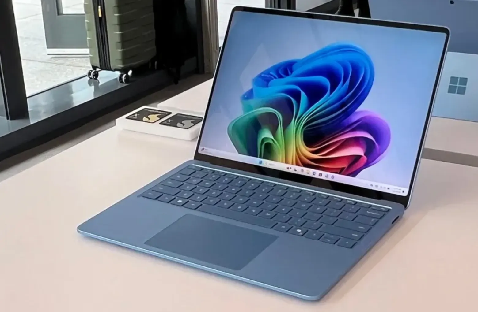 «Так же удобно пользоваться, как MacBook». Microsoft Surface Laptop реально стал угрозой для Apple