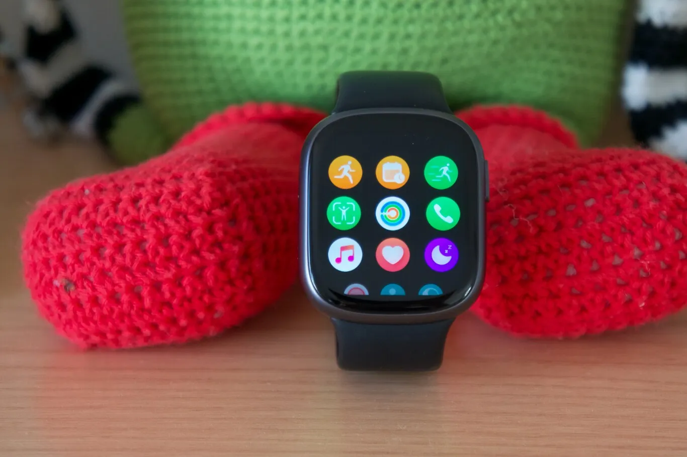 Honor Watch 4 – достойная замена Apple Watch, хоть и стоят в 2 раза дешевле. Какие у них плюсы и минусы?