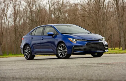 Toyota Corolla вернулась в Россию. Прайс на японский автомобиль довольно здравый