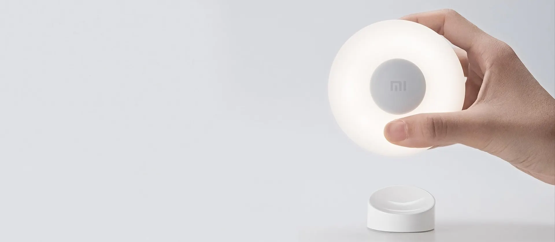 Купил ночник Xiaomi с яркой лампой и датчиком движения. Это самая полезная трата тысячи рублей