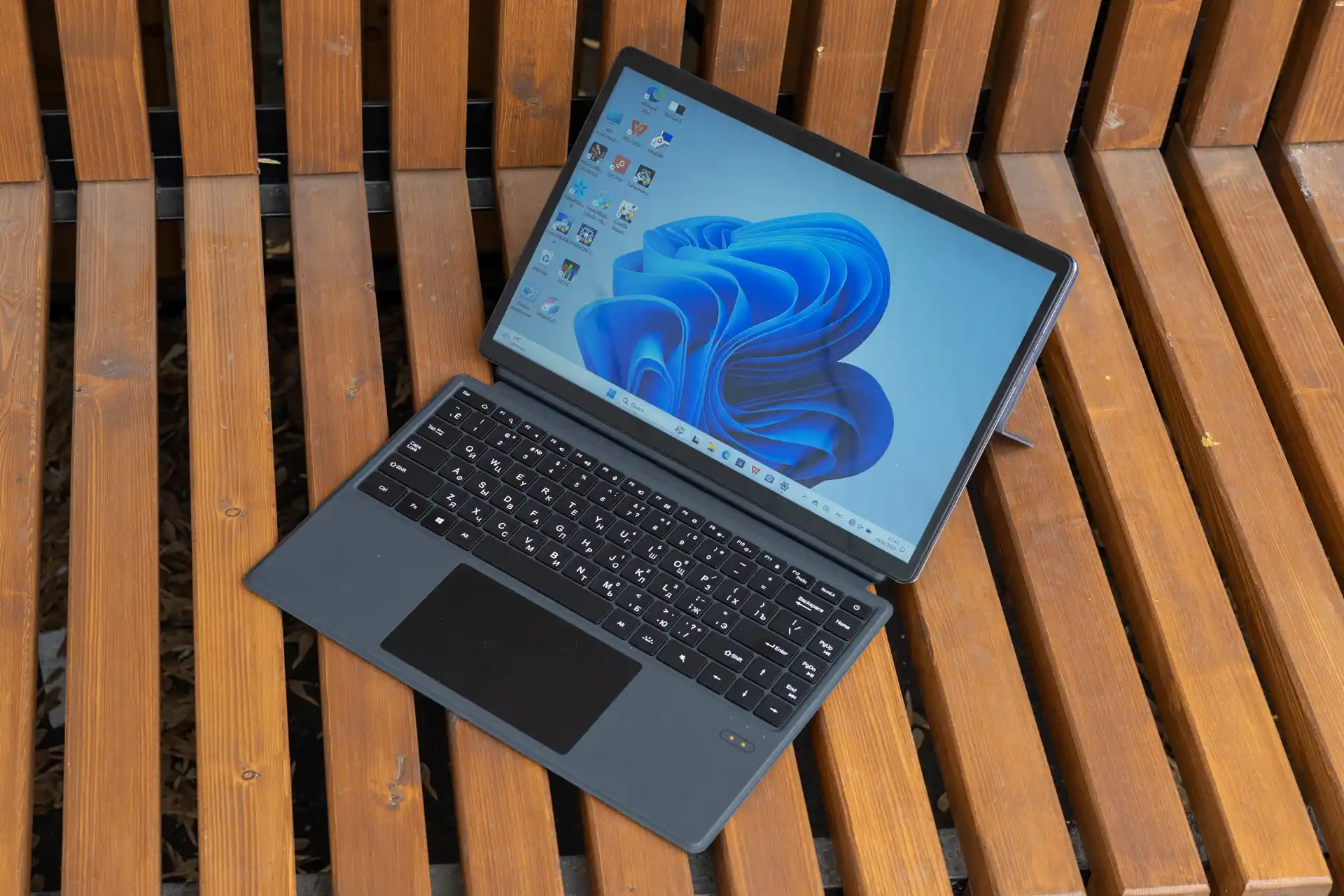 Ninkear Laptop T40 – мощный планшет на чипе Intel. У него есть три режима работы и сенсорный дисплей