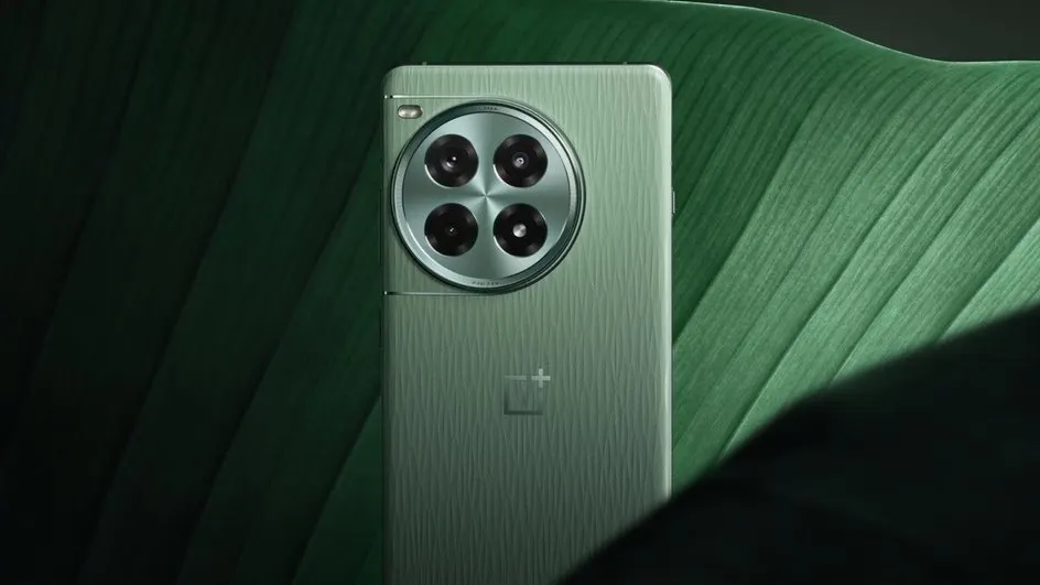OnePlus Ace 3 Pro – главный монстр автономности на рынке. У него уникальная батарея и много крутых фишек