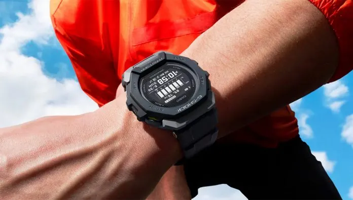 Casio выпустила неубиваемые часы. Они работают два года и подключаются к смартфону
