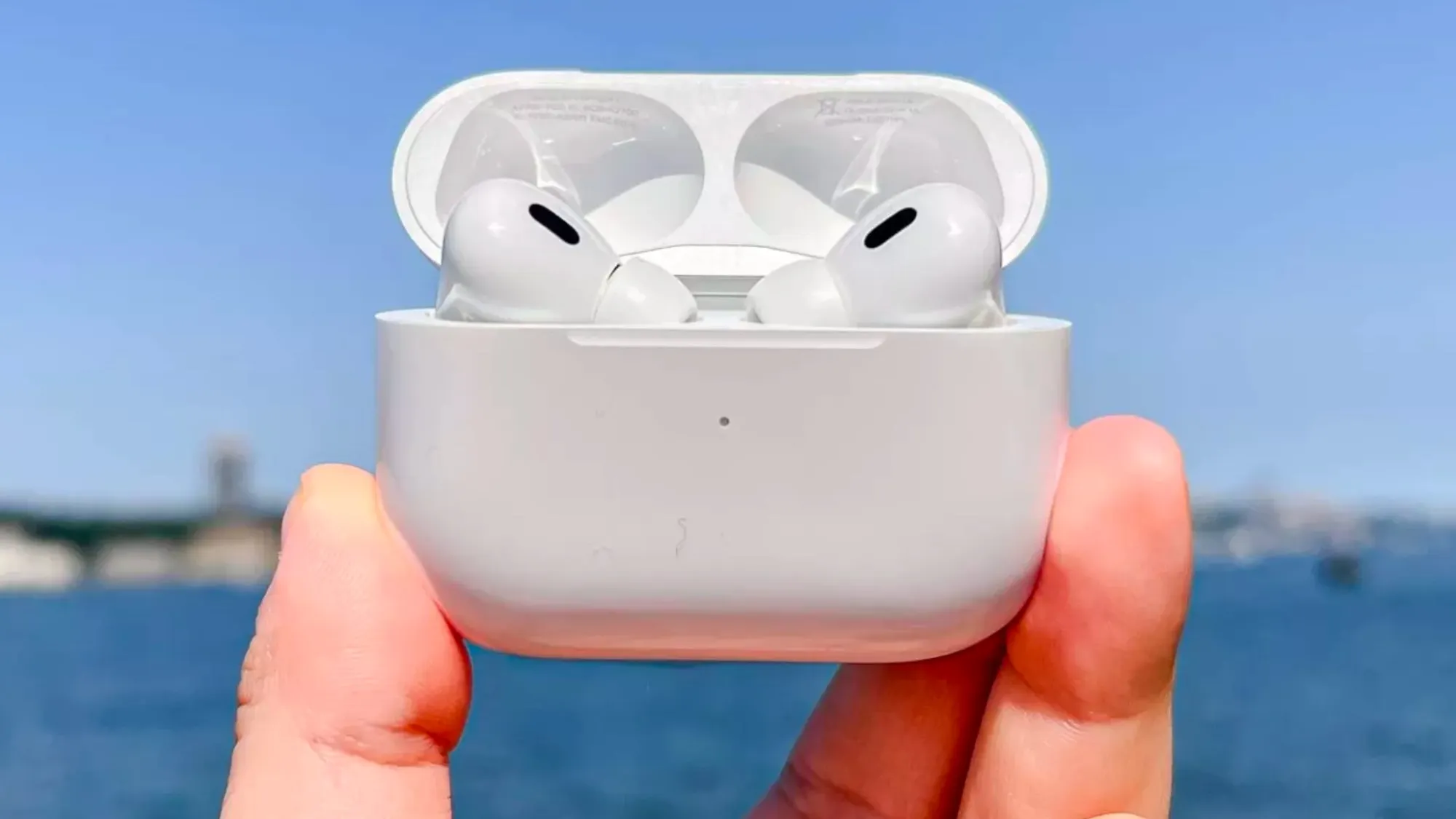 Названы причины для покупки AirPods Pro 2. Есть даже секретная фишка