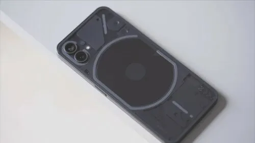 Хайповый Nothing Phone (1) окончательно обесценился. У него уникальный дизайн и крутое железо 