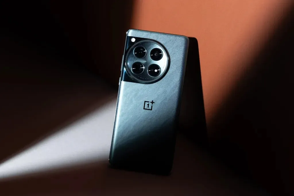 Топовый OnePlus обесценился на Маркете. Теперь его можно брать не глядя