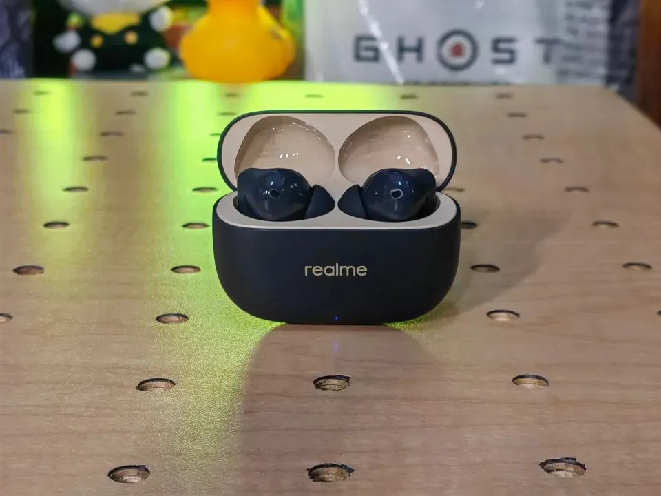 Эти Realme — лучшие TWS-бюджетники на рынке. У них отличный звук, куча полезных фич и крутая автономность